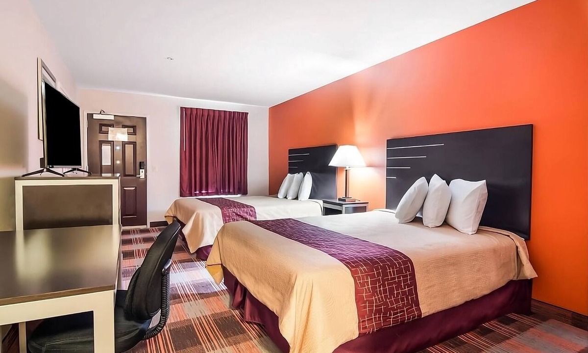Mableton Hotel | Prime Location! Free Parking, Short Drive to Milford Park and Frog Rock