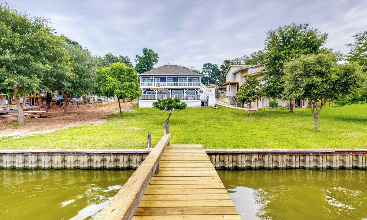 Pointblank House | Private Dock! Dog-Friendly Lake Livingston Retreat