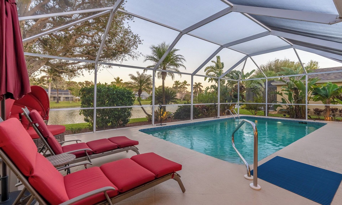 Central Naples House | Private Heated Pool Lakeside Luxury in Gated Briarwood Minutes to Beaches