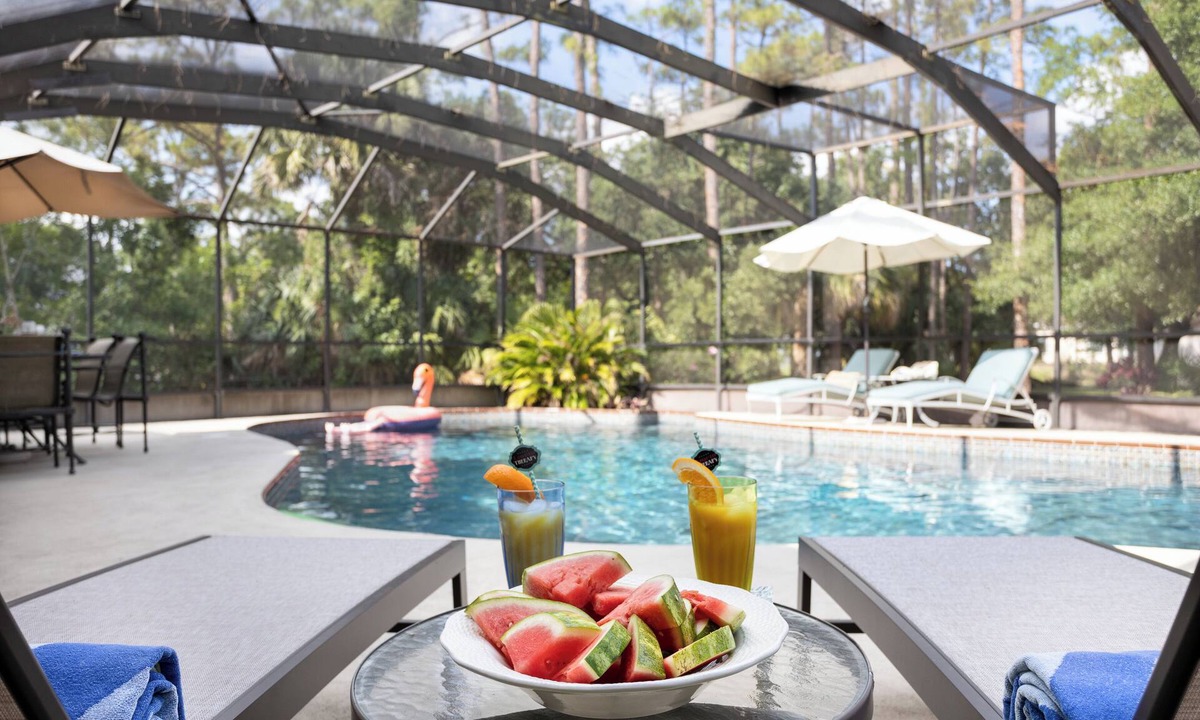 June Park House | Private Hideaway, Pool, Epic Tiki Bar and close to USSSA!