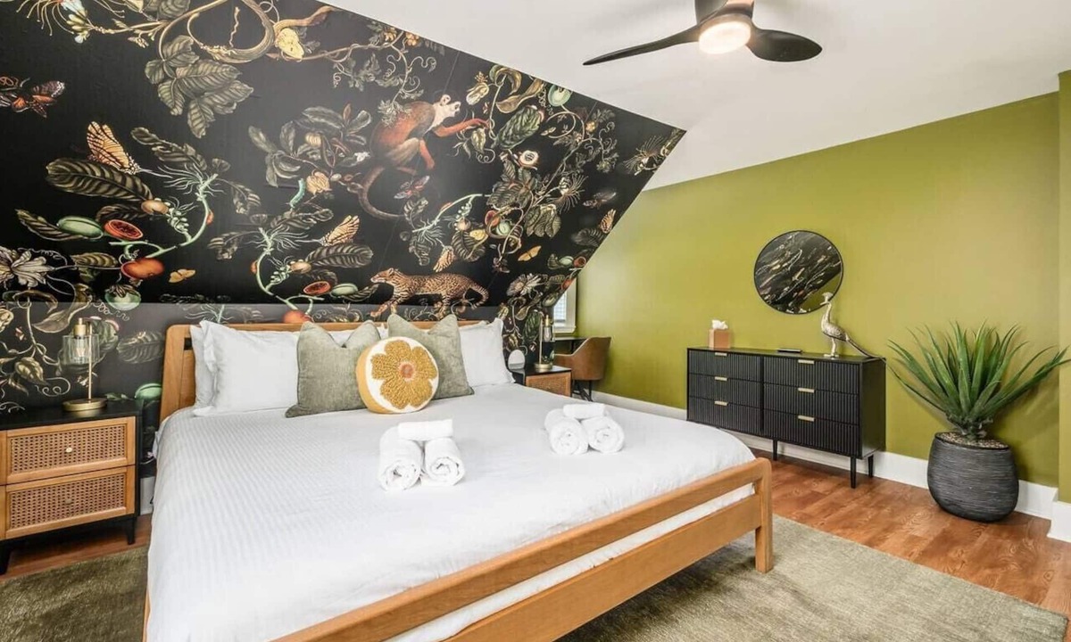 German Village Villa | Private Patio |German Village| Walk Everywhere