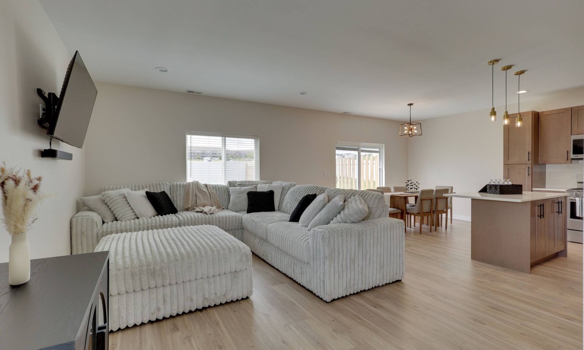 Williston House | Professional Base in Williston! New-Build Townhome