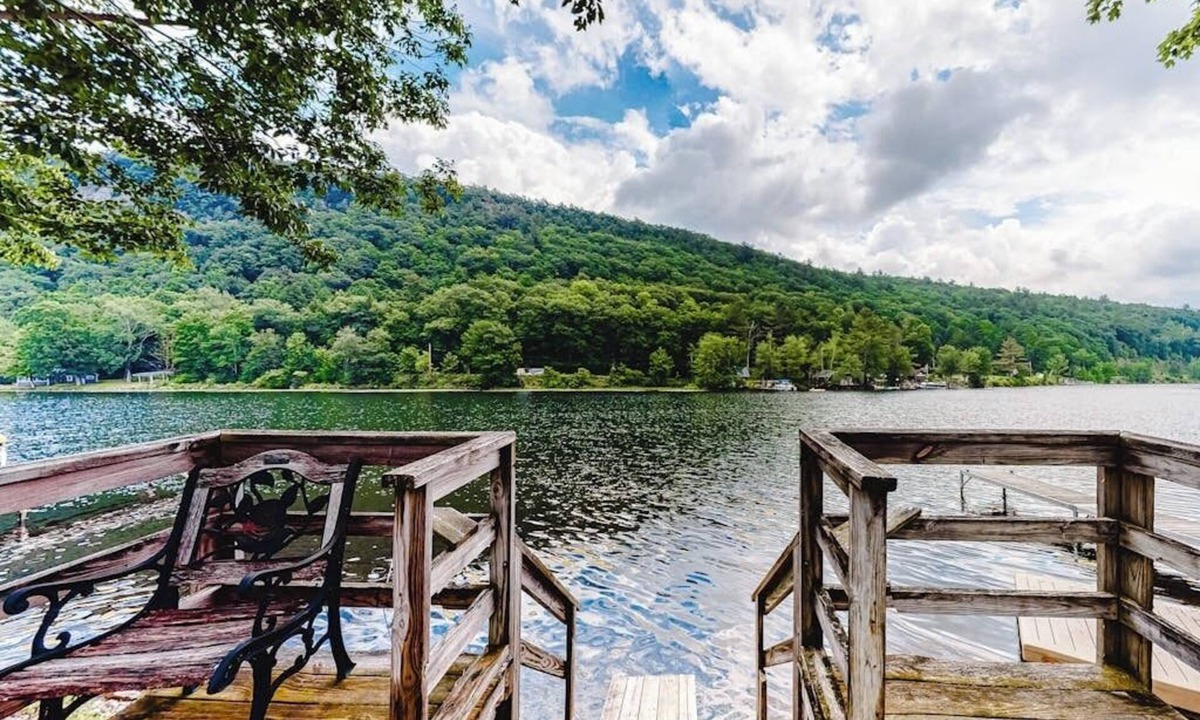 Poultney Cottage | Quaint lakefront home with great views & full kitchen