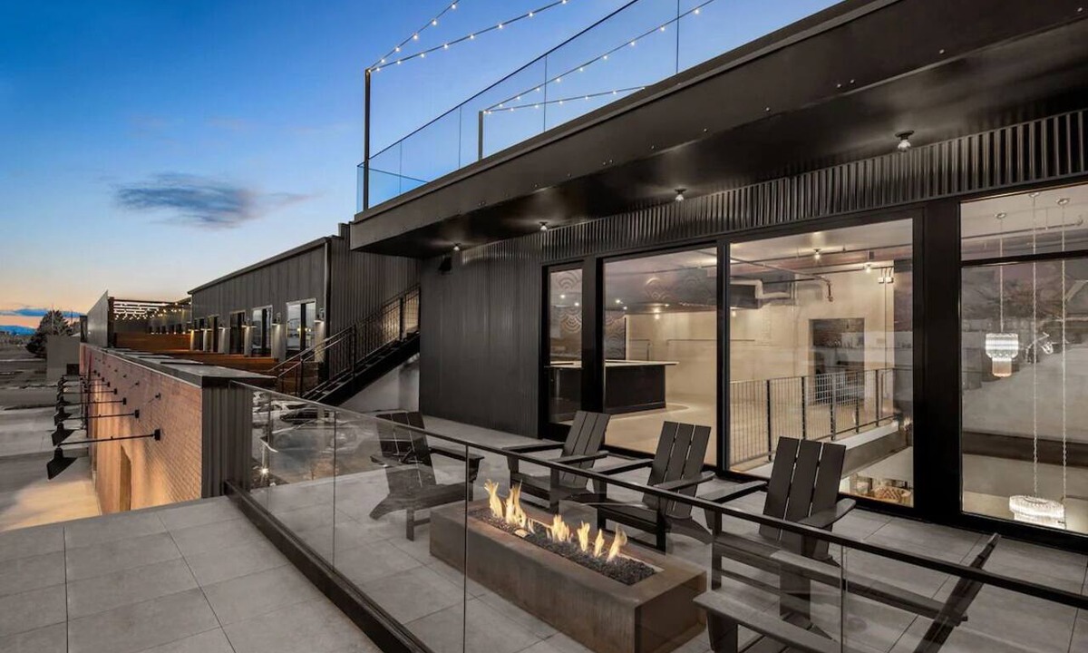 People's Freeway Hotel | Rafter Room at evo Hotel, Free Parking, Dogs are Welcome!
