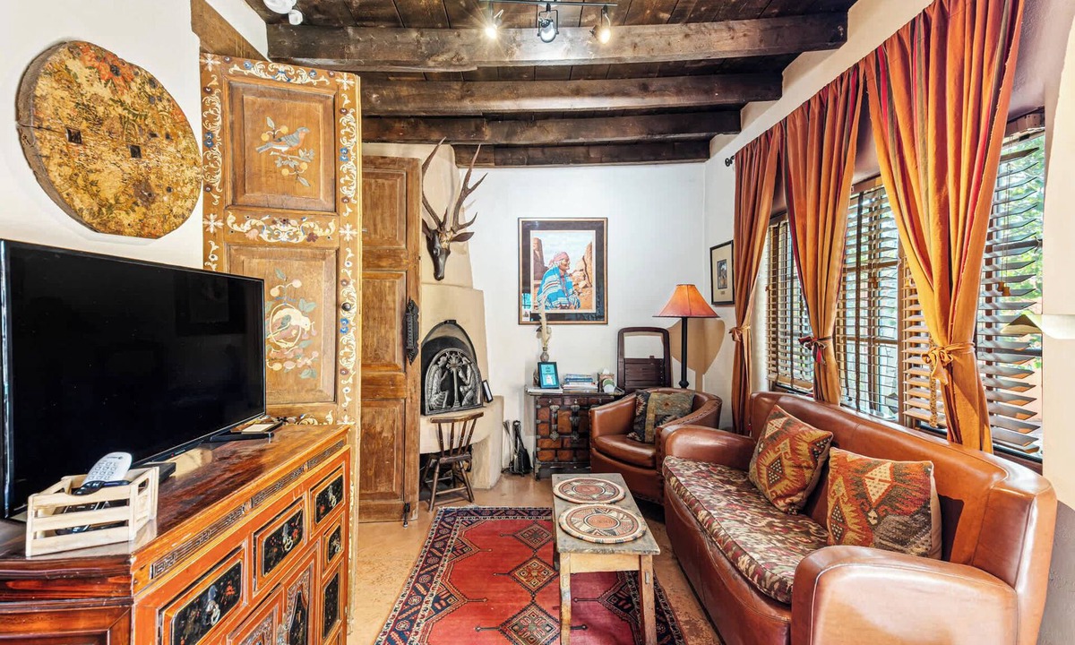 Downtown Santa Fe House | Railyard Adobe, Walk to the Plaza