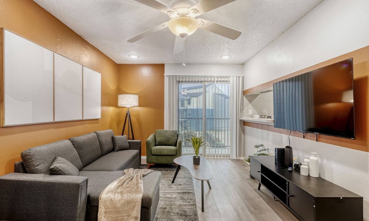 Austin Apartment | Relaxing King Suite Getaway | Sleeps 4 | Pool, Pkg