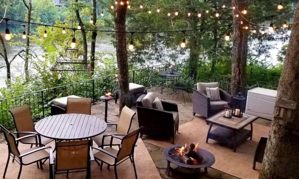 Madison Cabin | RIVER VIEW, HOT TUB, FIRE PIT, 10 min to Nashville! Pet friendly.