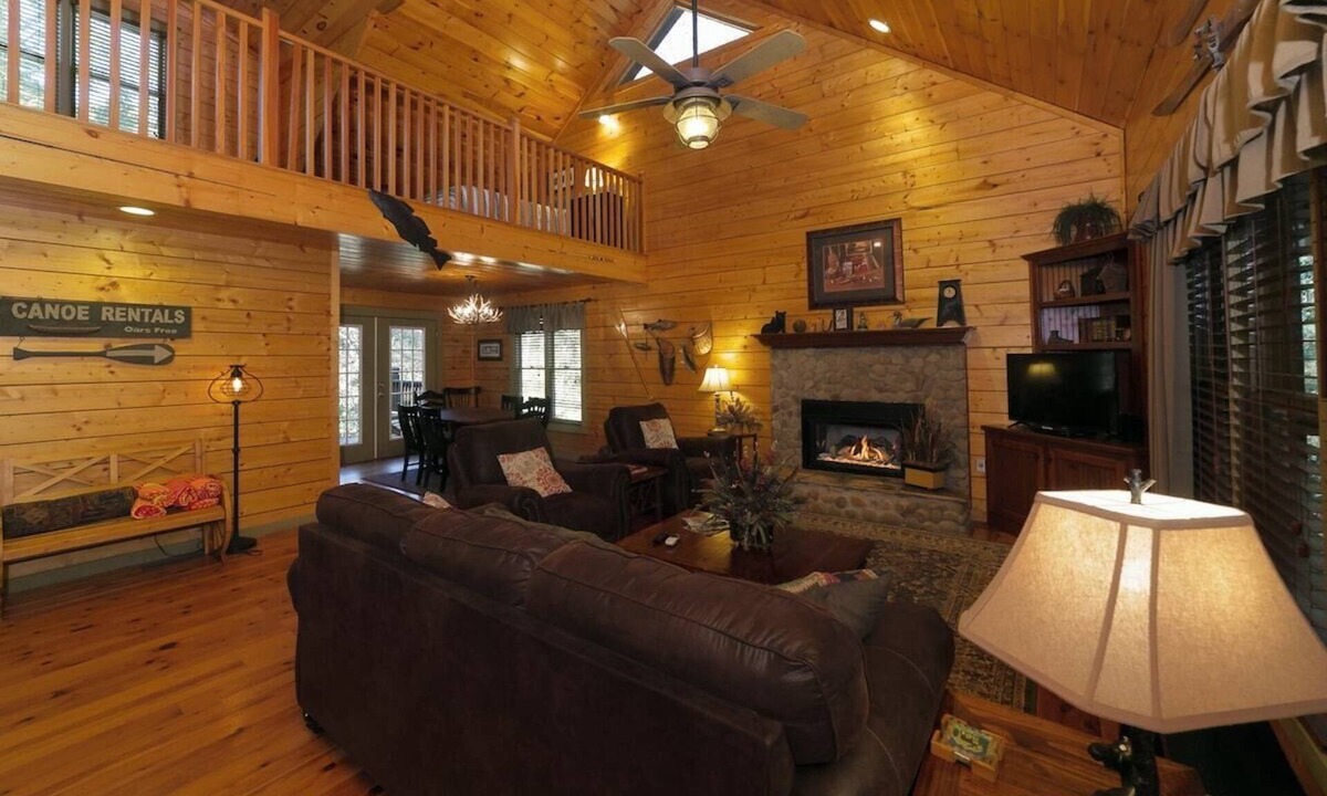 Sautee Nacoochee Cabin | Riverfront 3BR cabin with hot tub, game room, and fishing