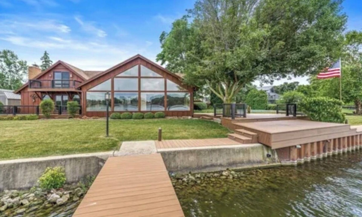 Mishawaka House | Riverfront Retreat: Pool, fishing & Norte Dame nearby
