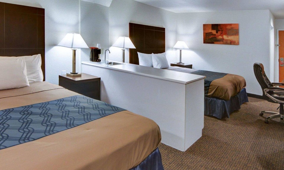 Lewisville Hotel | Rodeway Inn & Suites Lewisville I-35