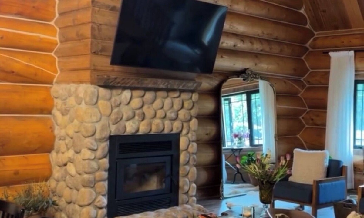 Delta Junction Cabin | Rustic Luxury Log Cabin Lodge Cozy Fireplace Peaceful Retreat in Delta Junction