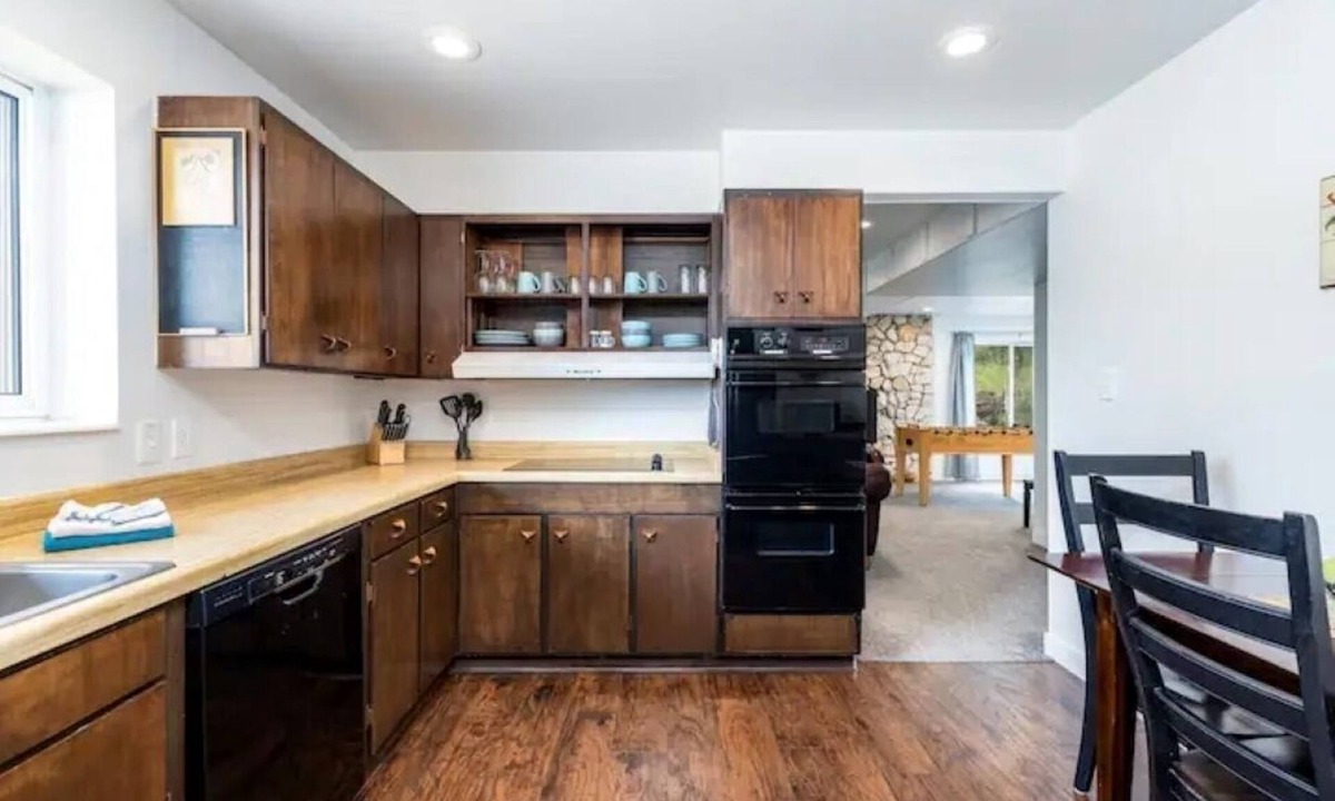 Sandy House | Scenic Mountain Escape Near Cottonwoods w/Hot Tub