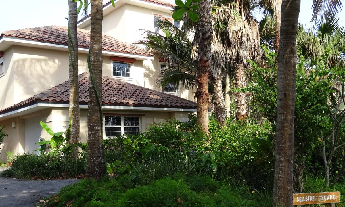 Melbourne Beach House | Seaside Escape North Townhouse - 2 BR / 2 Bath Beachfront Retreat W/Pool
