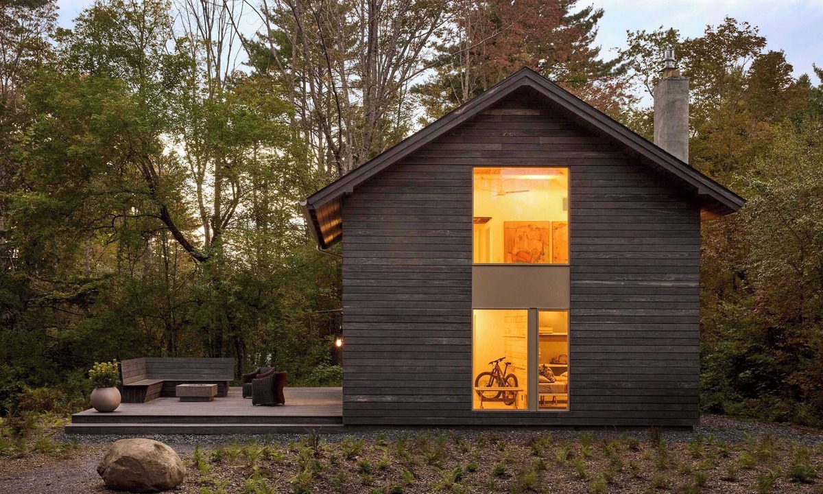 Brownsville House | Skyhawk Cabin: refined modern getaway with hot tub