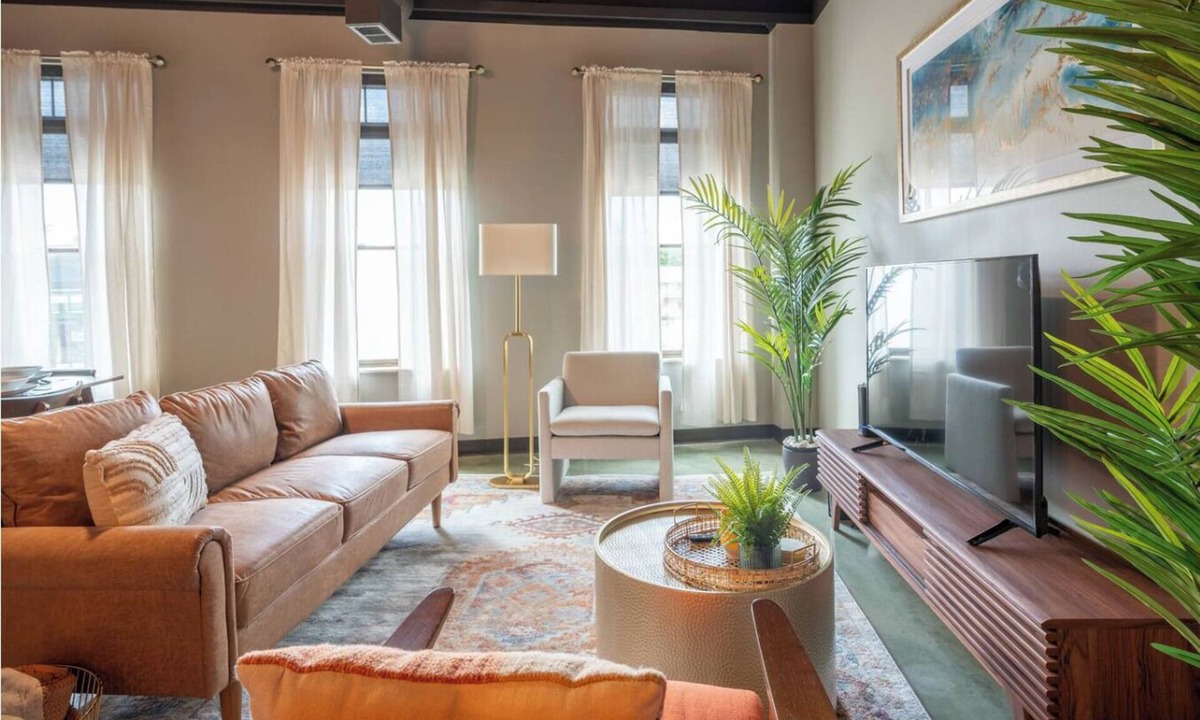 Weinland Park Apartment | Sleek Industrial Loft in Short North Near OSU with King Beds & Fast WiFi