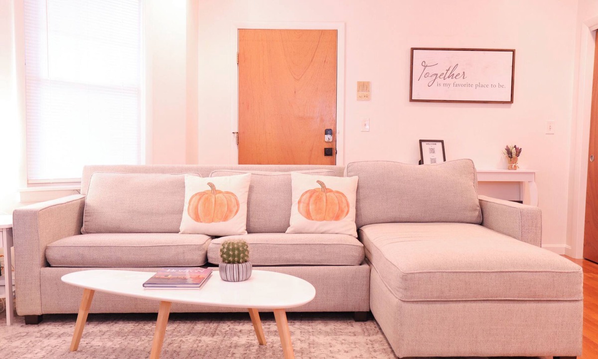 Everett Apartment | Spacious 2BR w/Free Parking near Boston, Airport & Salem