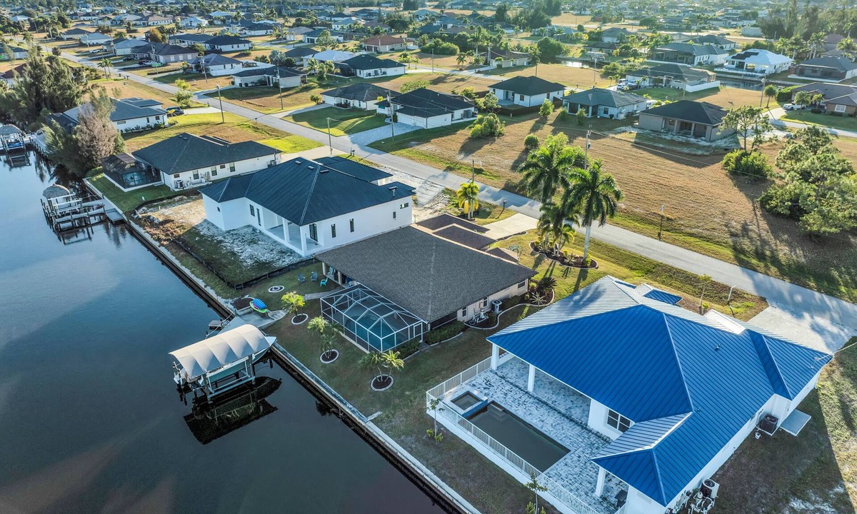 Burnt Store House | Spacious 4-bedroom house in charming Cape Coral Heated Pool & Fishing Dock kayak