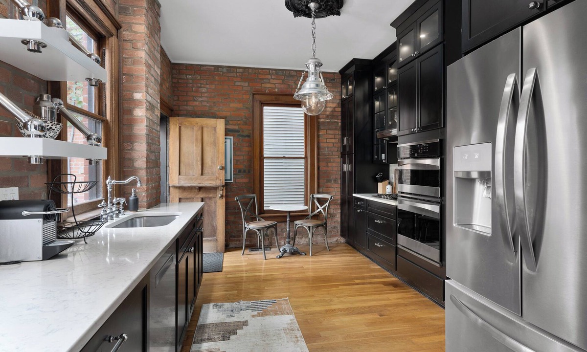 Victorian Village House | Spacious 5-bedroom house in the heart of Columbus