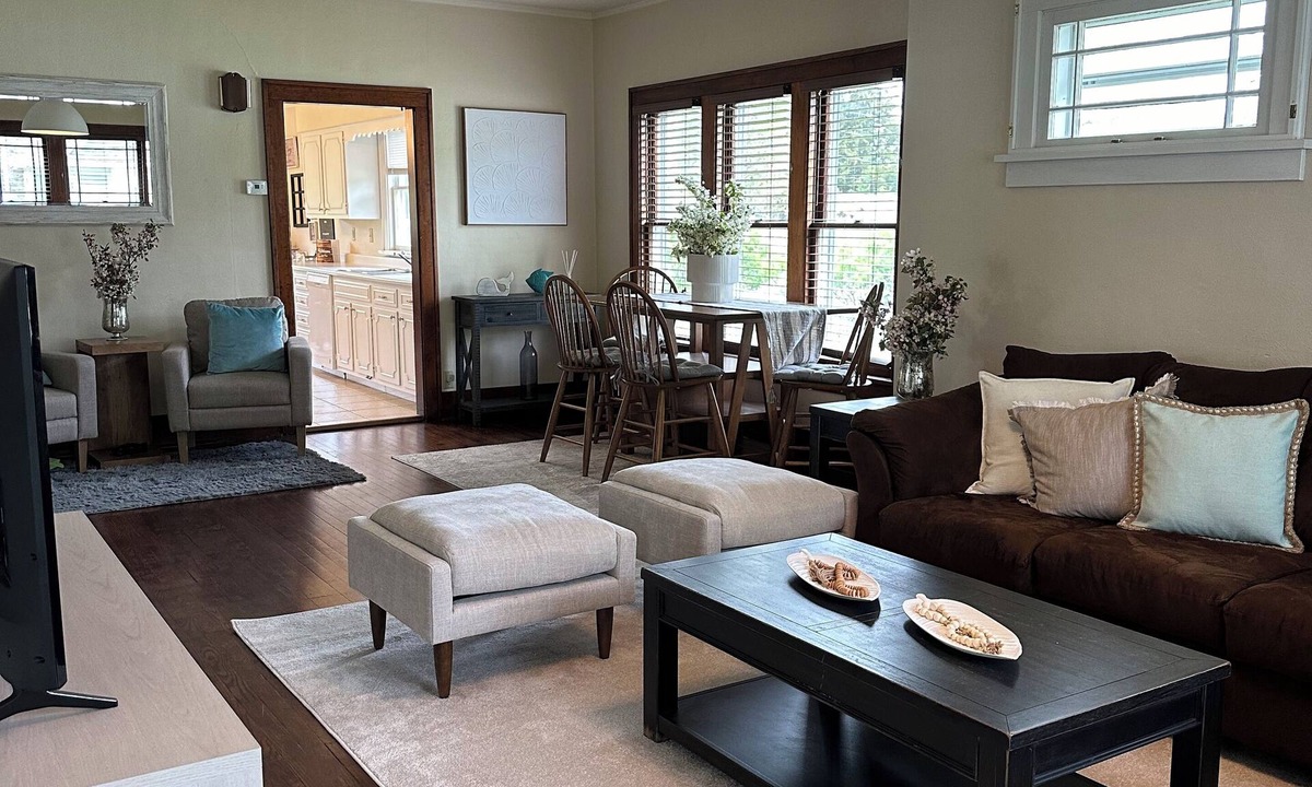 Culver House | Spacious 5-bedroom house on a quiet street right off the lake near the academy