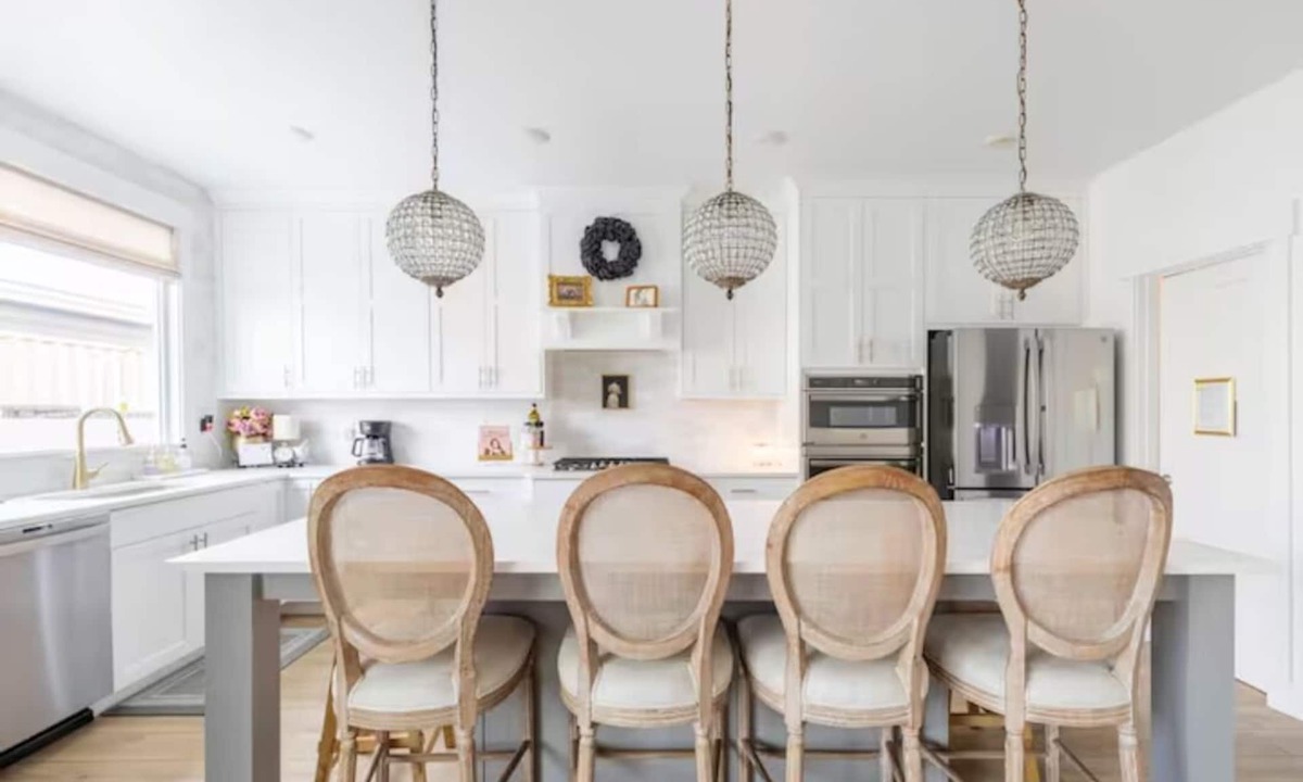 Highland House | Spacious luxury Highland Townhome Home Theater Sleeps 6 Walk to Splash Pad