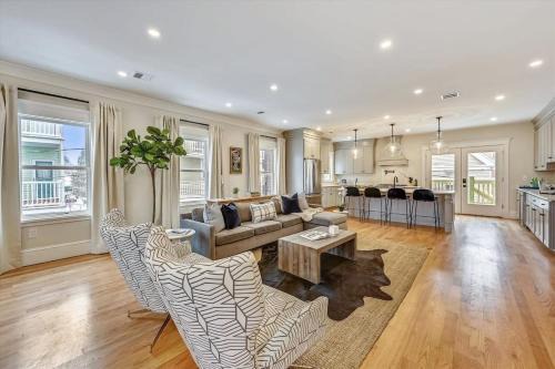 Upham's Corner House | Spacious New Renovation Near T