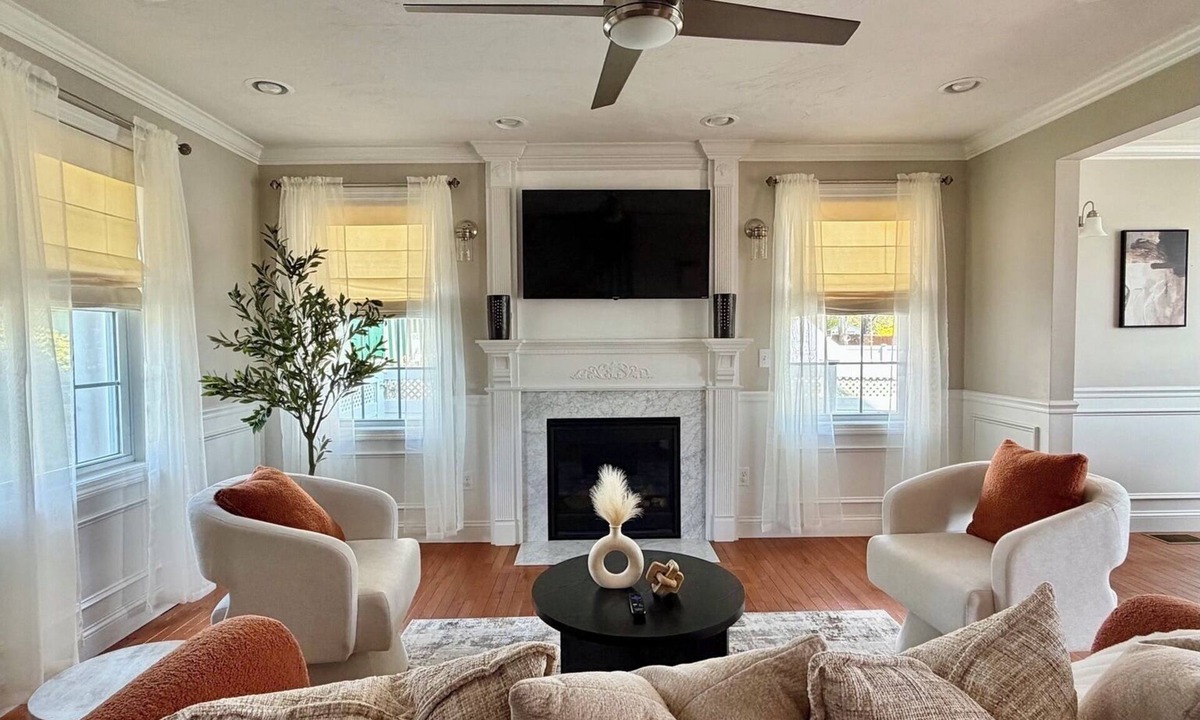 Valley Falls House | Spacious Retreat. Pool Table. Near PVD & BOS