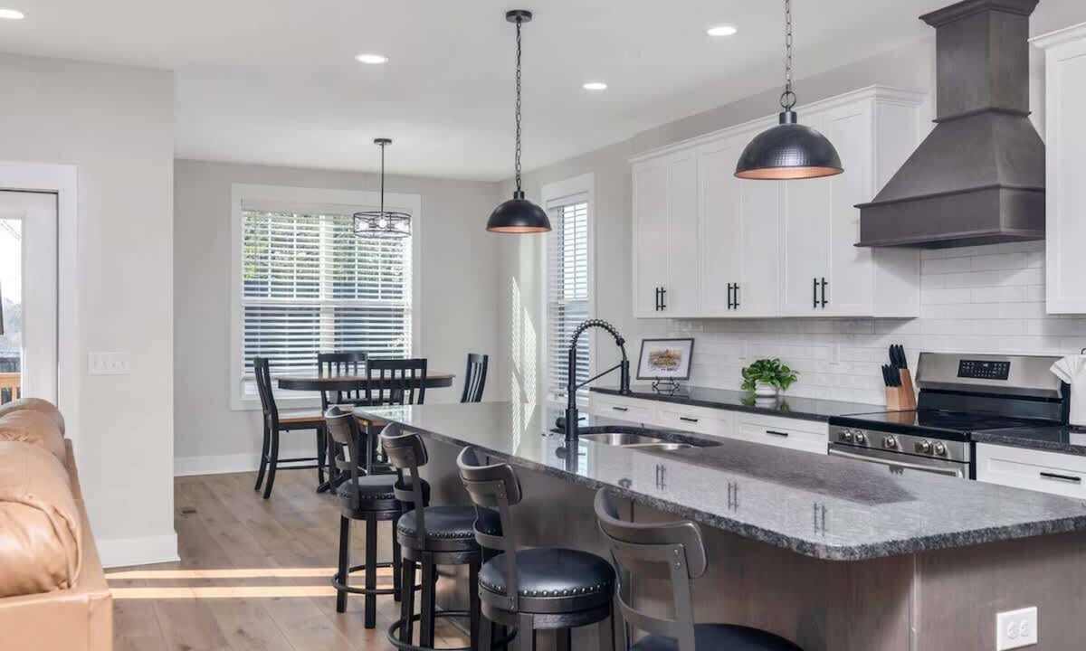 Springfield House | Springfield Haven - Modern Comfort Near Nashville