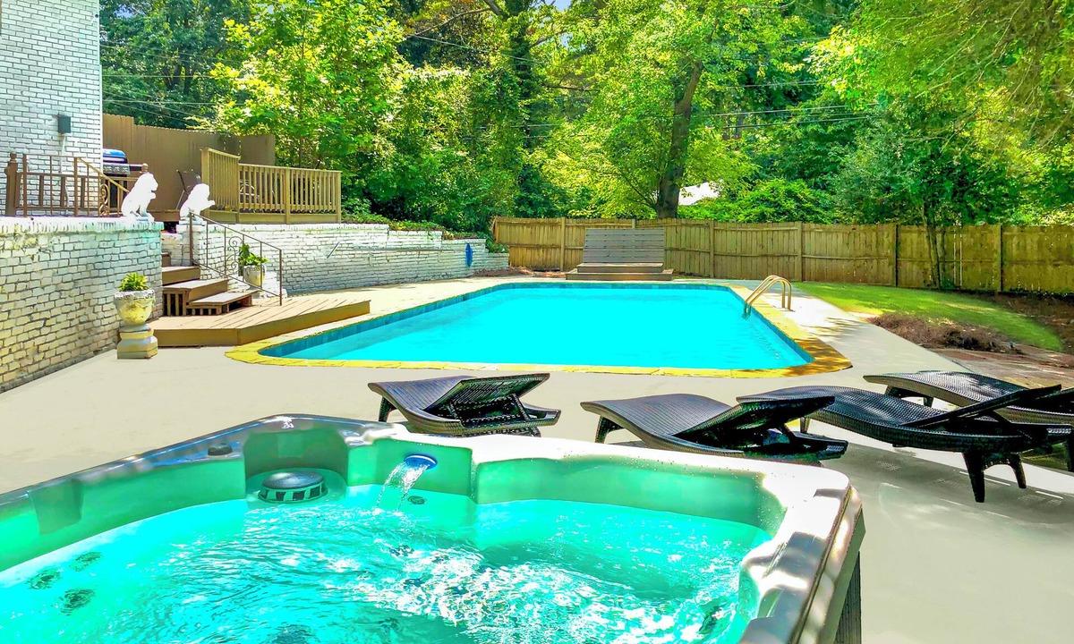 Clarkston House | Stone Mountain Escape Pool HotTub GameRoom BBQ