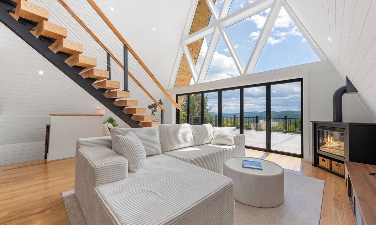 Campton House | Stunning A-Frame w/Hot Tub · Mtn View · Fire Pit · BBQ Grill