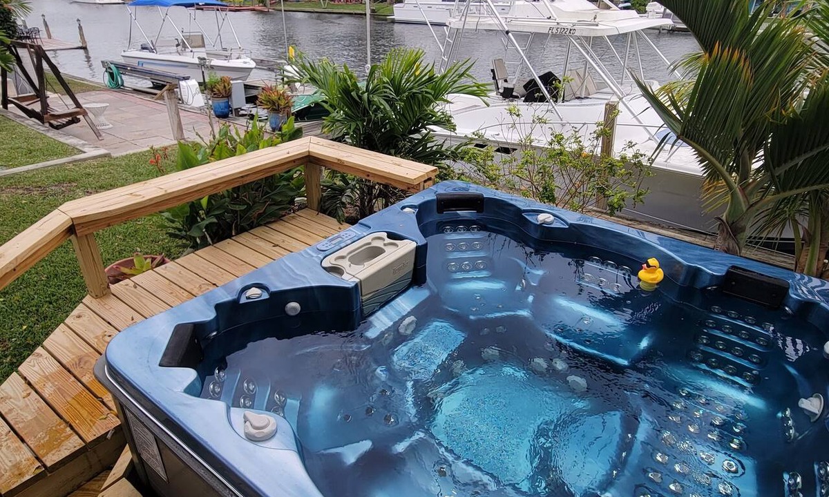Cocoa Isles House | Summer Retreat-Outdoor Spa-Billiard Room-Putting Green-Canoes & Paddle Boards
