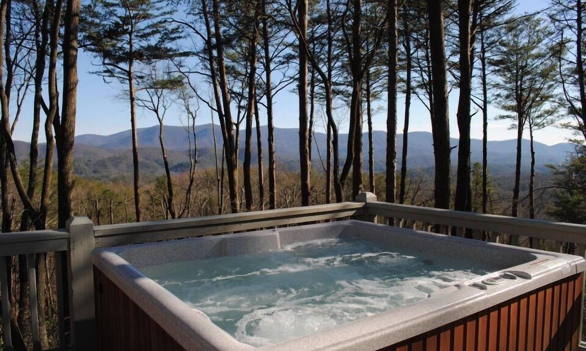 Blue Ridge Cabin | Summer Sale-5 Star-Incredible Views-Hot Tub-Love Pups-15 min to Blue Ridge-Clean