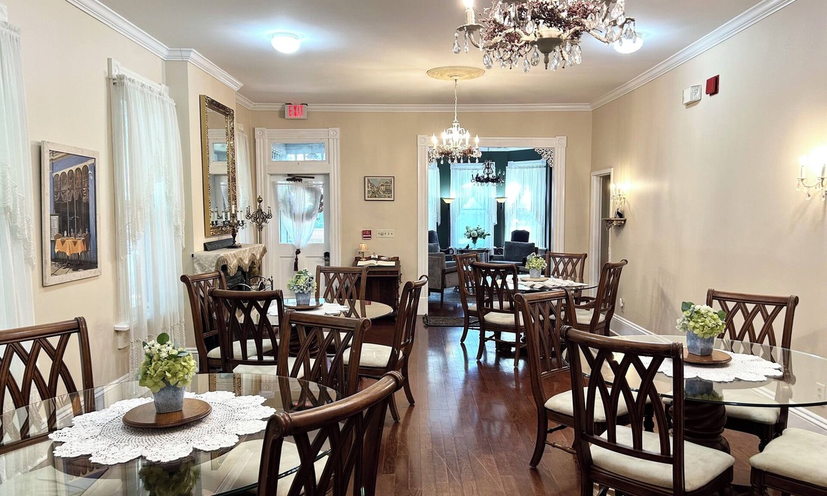 Italian Village Bed & Breakfast | The Lincoln Short North B&B