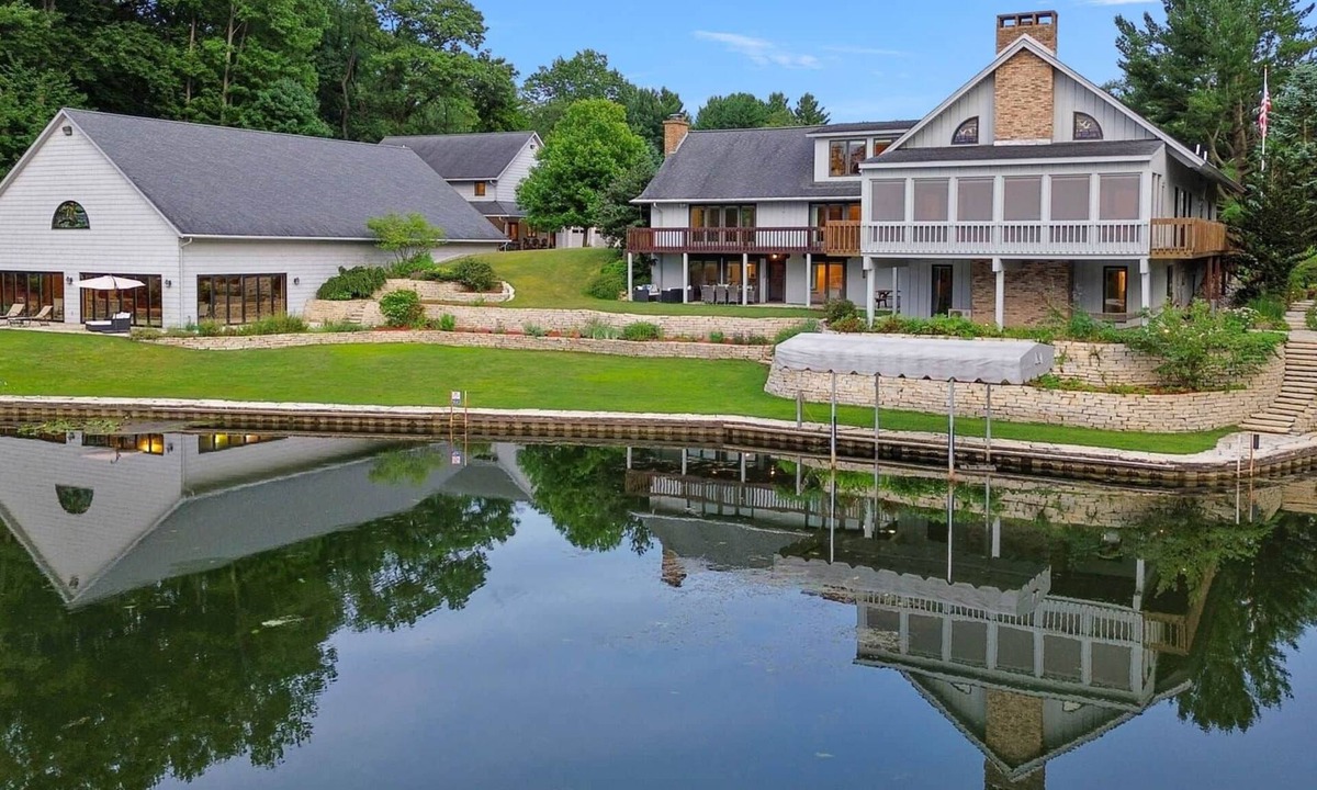 La Porte House | The Lodge at Rush Lakes, 10 bd 16 ba 473 acre private estate. boating, biking, fishing, trails