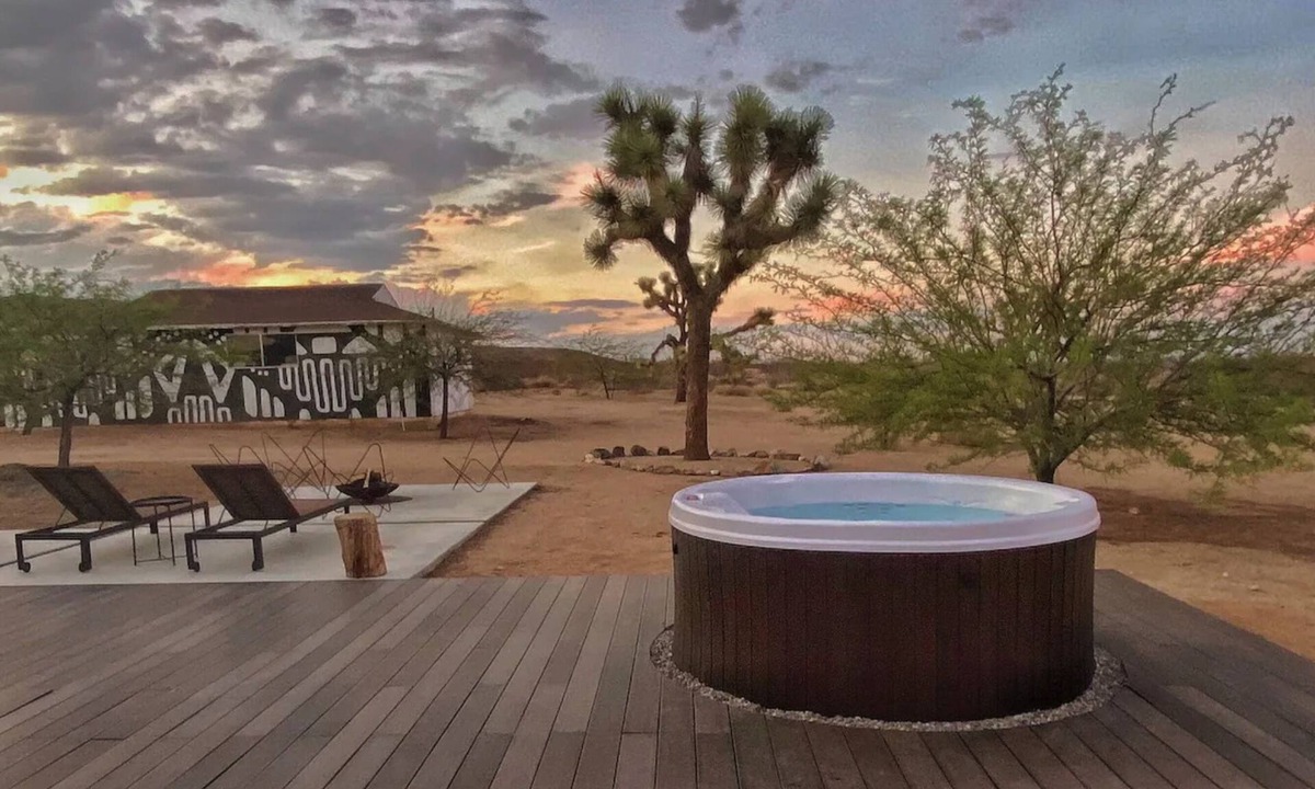 Yucca Valley House | The Ocotillo*Secluded Stargazing*Stunning Views*Hot Tub*Pool*Art Gallery