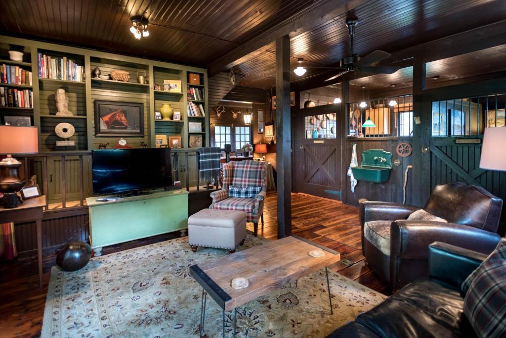 Lincoln Park House | The Stables
