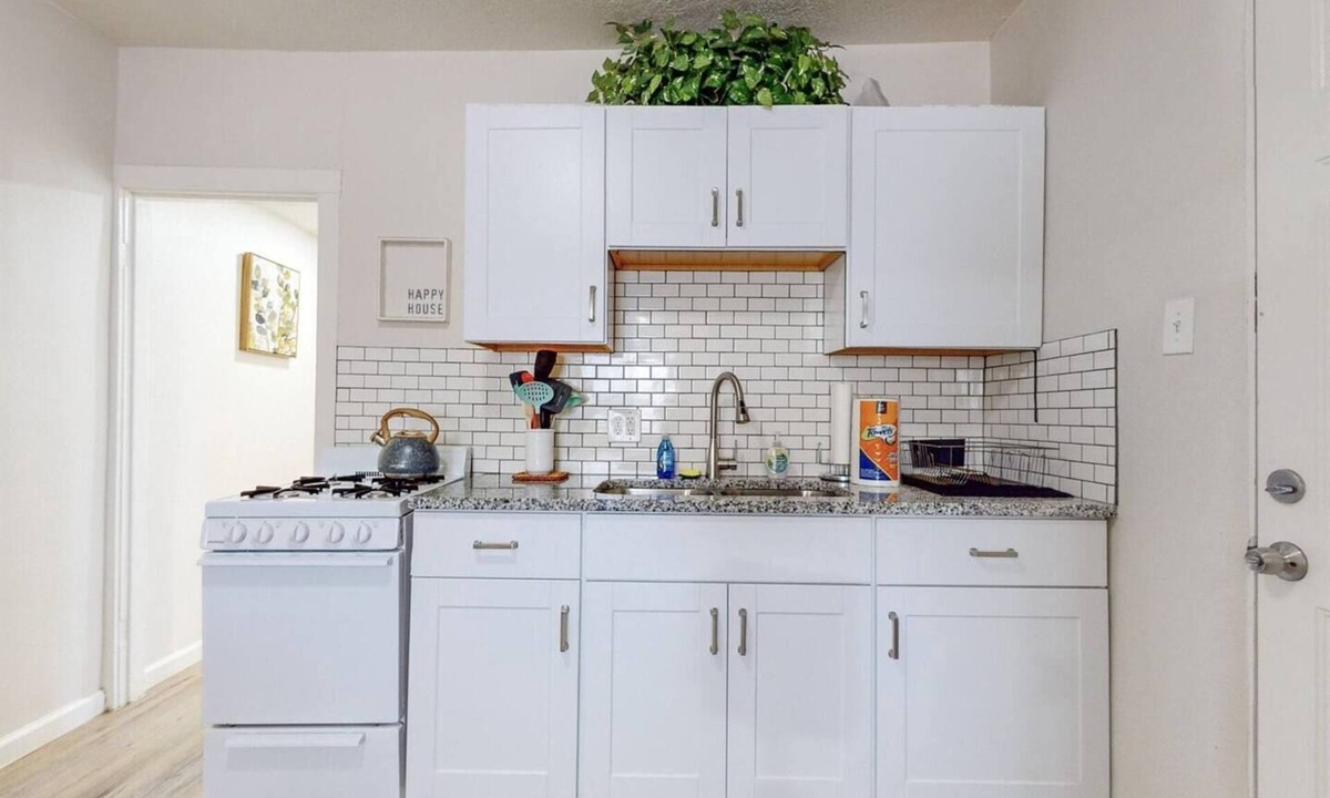 University Heights Apartment | This duplex is a 1 bedroom(s), 1 bathrooms, located in Albuquerque, NM.