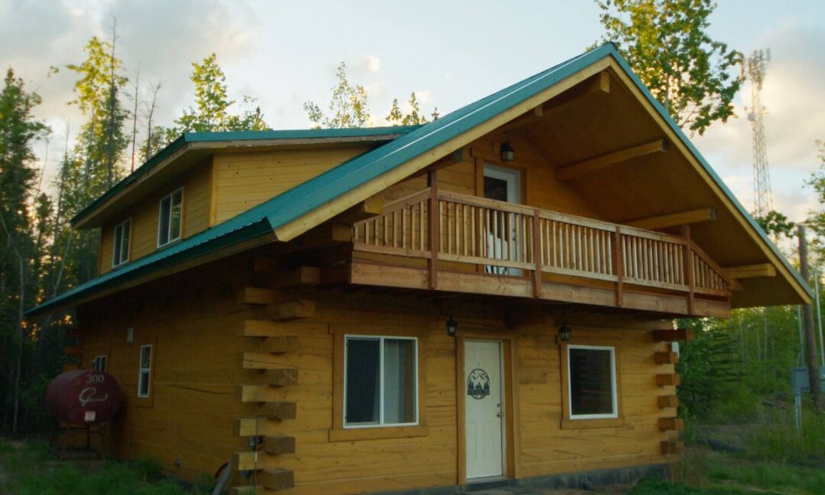 Deltana Cabin | Trailblazer — Spacious Rustic Cabin for Groups