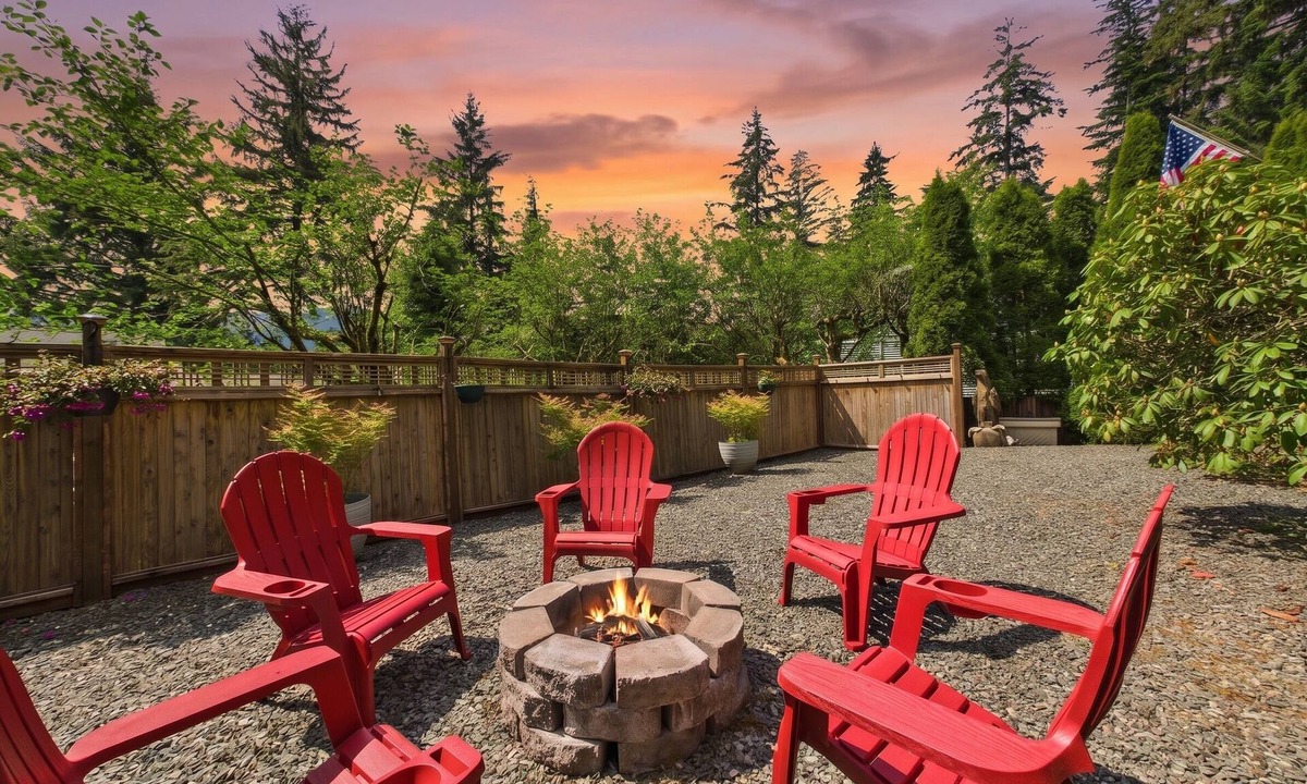 Mendenhall Valley Apartment | Treetop Retreat w/Fire Pit