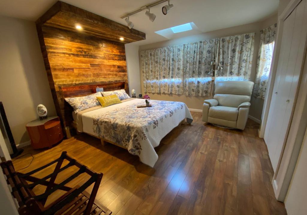 Turnagain Bed & Breakfast | Trinity Escapes - Two Bedroom two bathroom full Apartment near airport