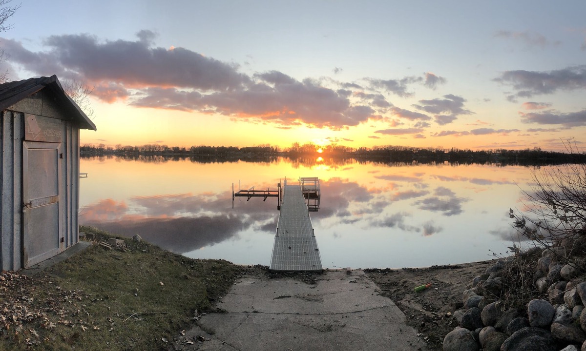 Glenwood House | Unique 6 bdrm on 1 acre on BEAUTIFUL Lake Amelia! 2 kitchens and LOTS of space!