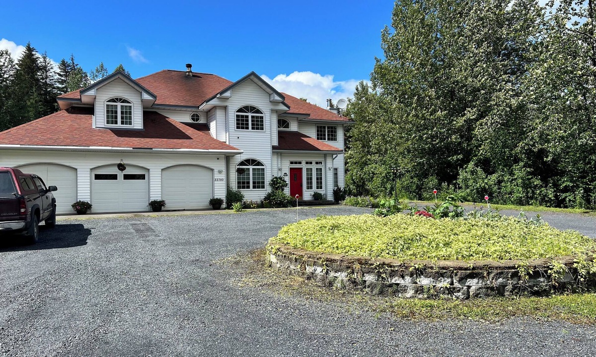 Bear Creek House | “Wake Up by the Lake — Private Alaska Stay Near Hiking & ATV Trails”