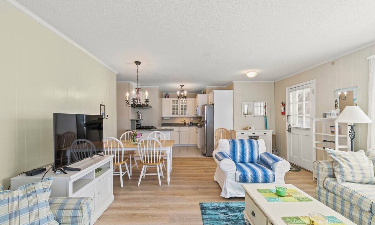 Hyannis Apartment | Walk To Beaches, Main Street, and Harbor. 1BR Cottage. Quiet Area. Captain Gosnold Village 18A
