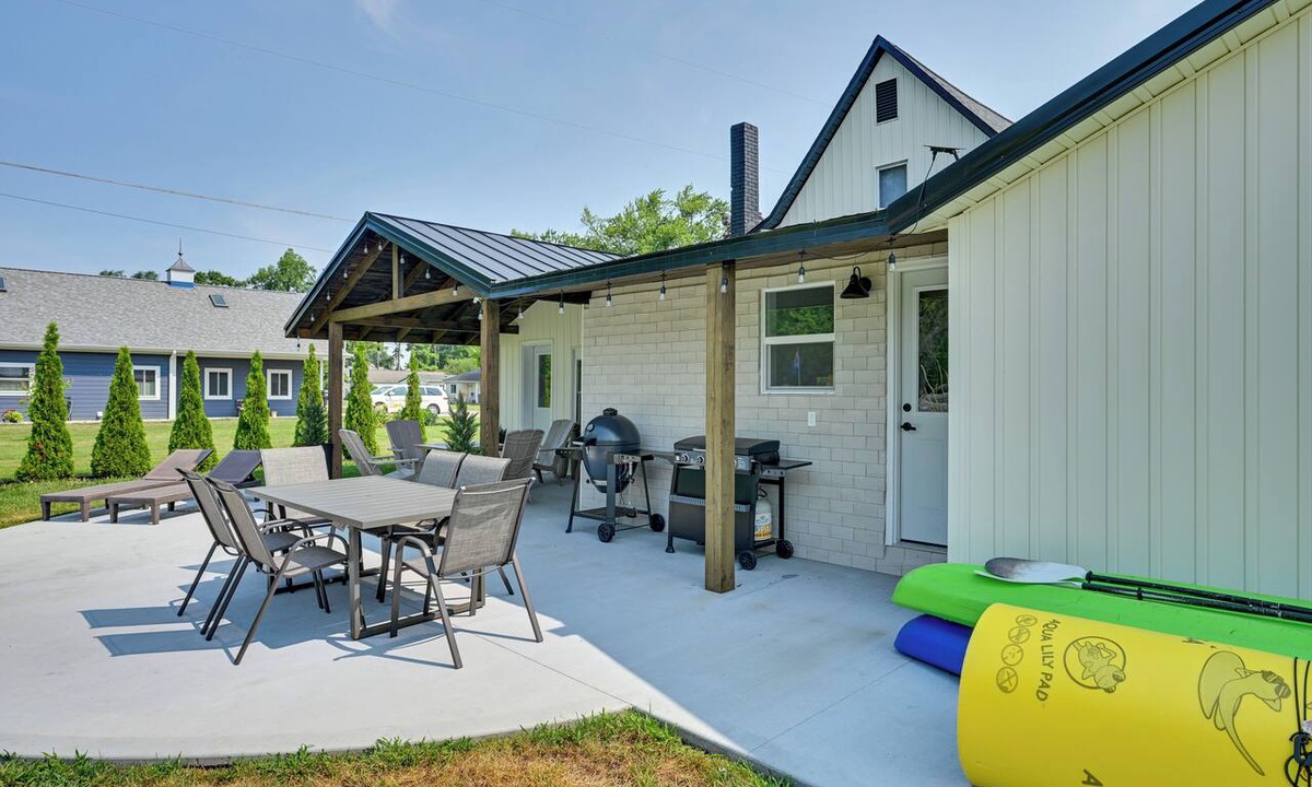 Syracuse Cottage | Waterfront Family Gem w/Private Dock in Syracuse