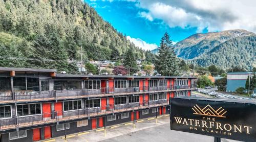 Downtown Juneau Hotel | Waterfront on Glacier