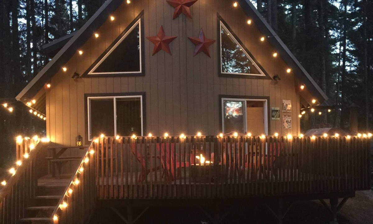 Roslyn Ridge Ski Chalet | WELCOME TO OUR MOUNTAIN PARADISE in Pineloch Sun above Lake Cle Elum.