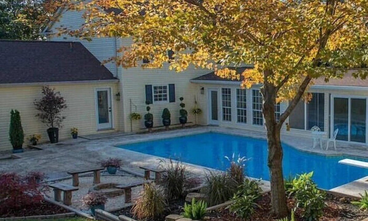 Ashley Oaks House | West Knox Pool Home~ Hot Tub~Family Neighborhood