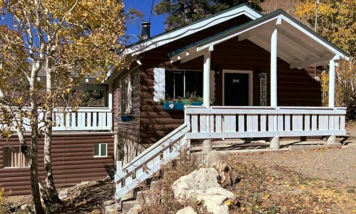 Salt Lake Mountain Resorts Cabin | Whispering Pines by Cottonwood Lodging