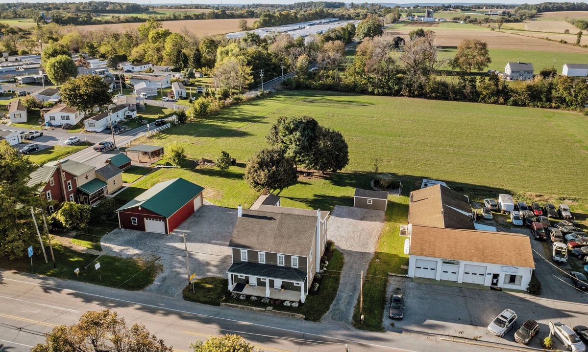 Mount Aetna House | Windmill Abode - Modern 3BR Getaway w/Fire Pit
