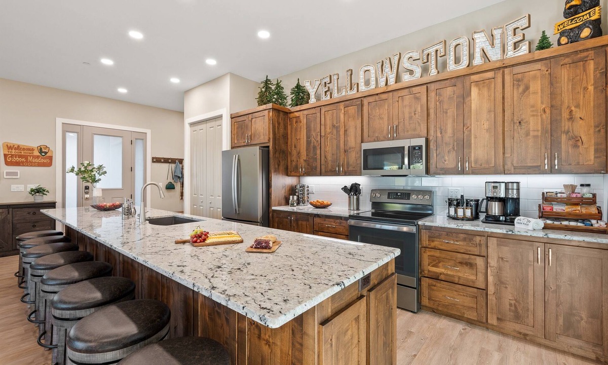 West Yellowstone House | Yellowstone is Waiting for You! Stay 1 mi from YNP Perfect for Families & Groups