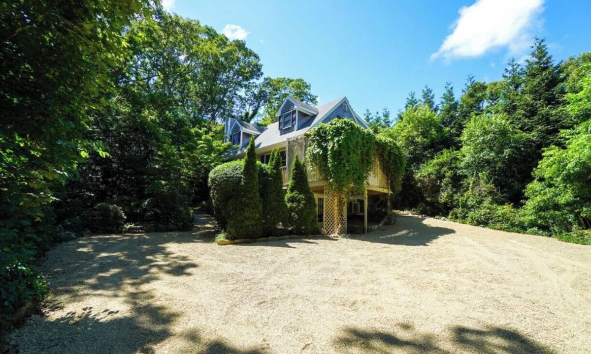 Tisbury House | Your Beach house on the island